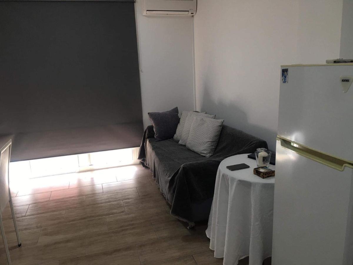 Frangeskos Beach Apartment'S Декелія Кантонмент Екстер'єр фото
